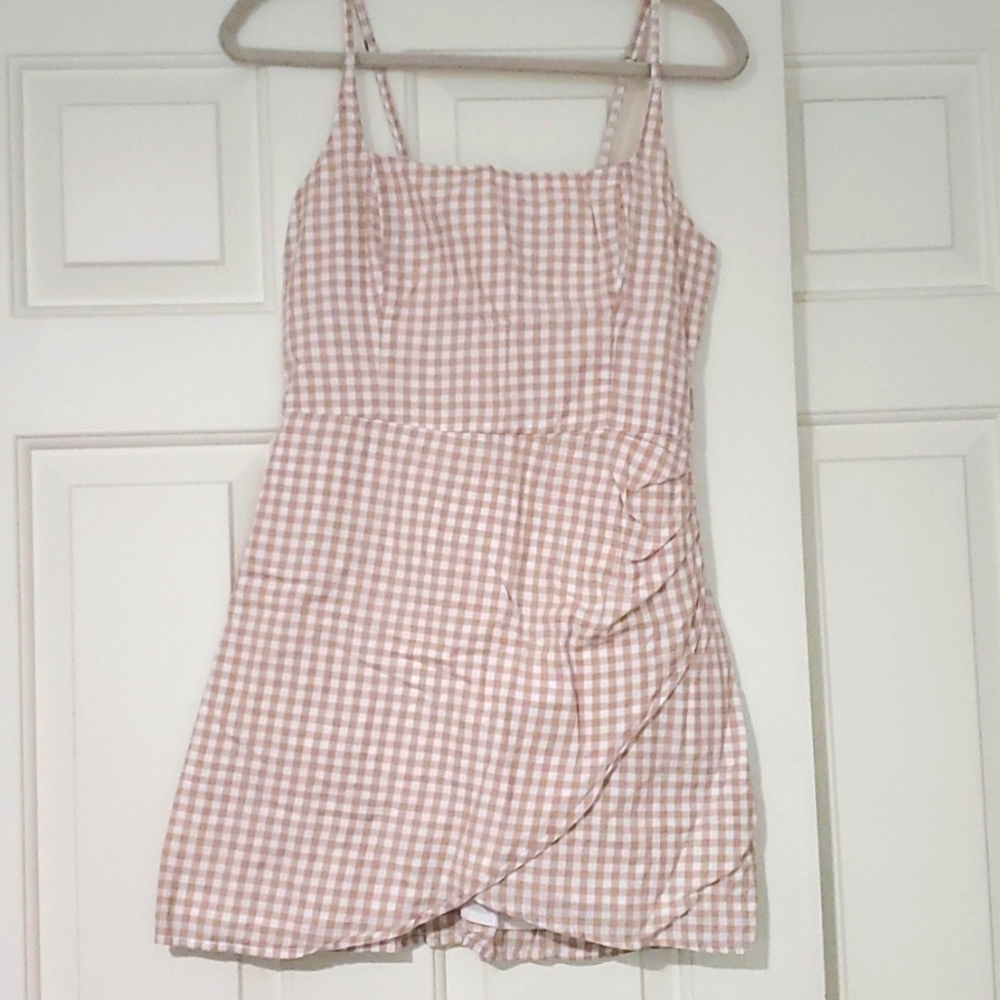 Abercrombie & Fitch mini dress. Beige and white checkered pattern, size medium